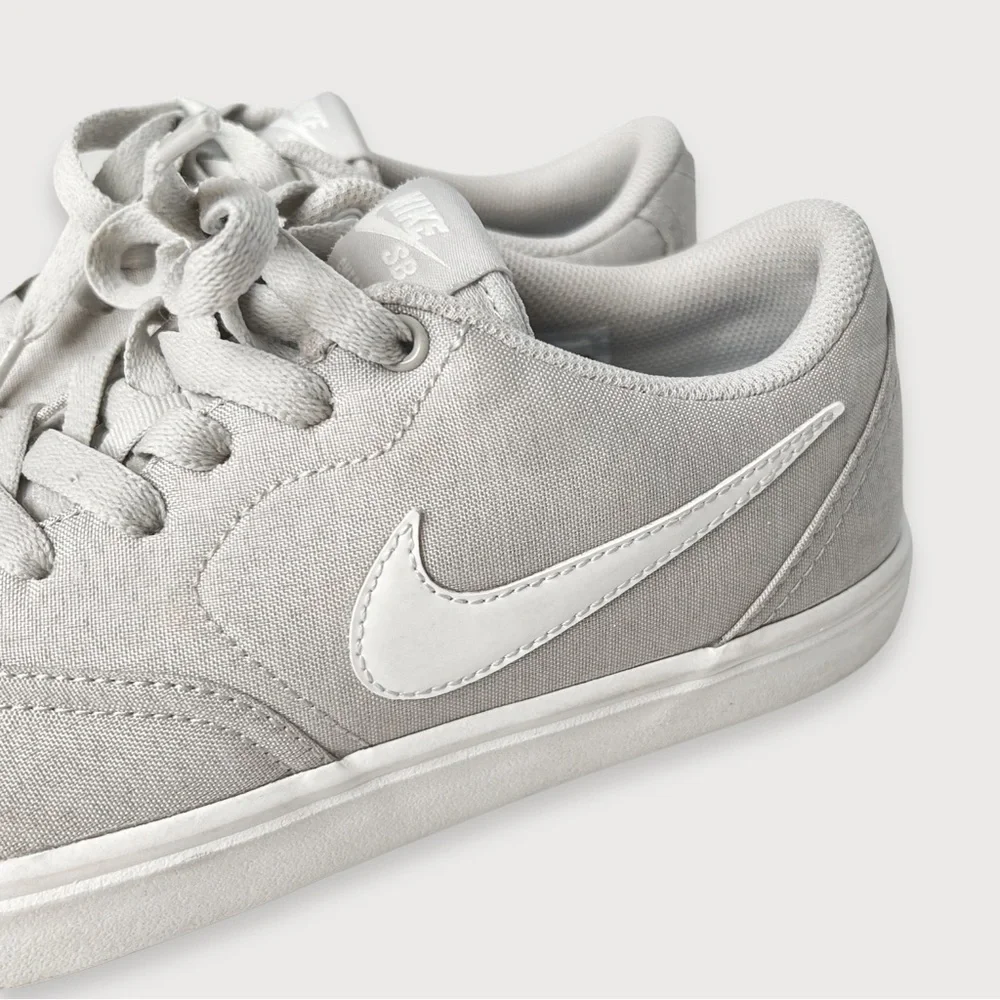 Nike SB Check Solarsoft Low Top Sneaker